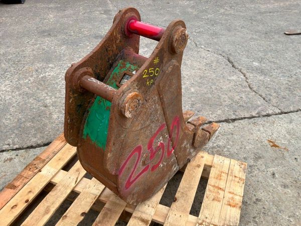 12" Strickland digging bucket....50mm pins....250k 398532850