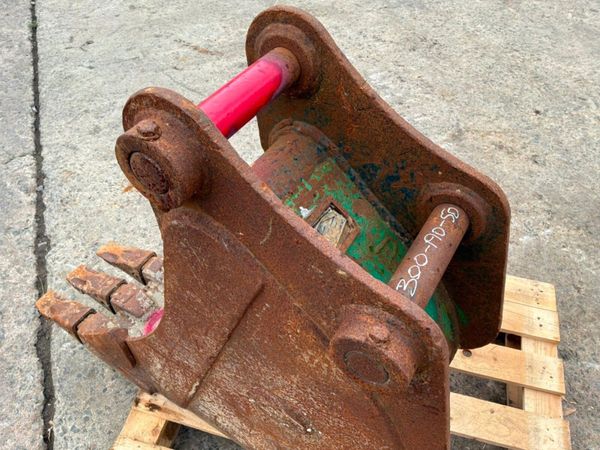 12" Strickland digging bucket....50mm pins....250k 398532855