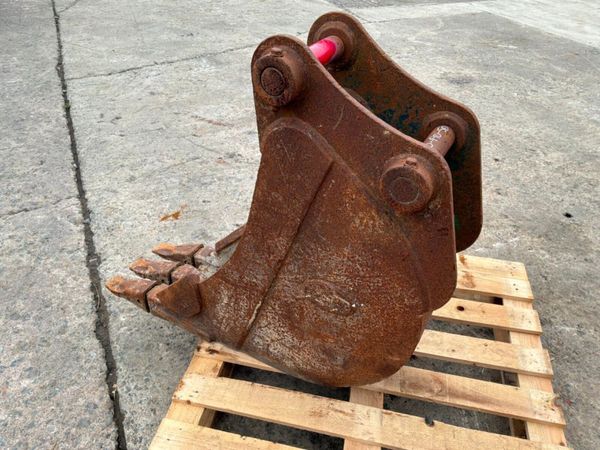12" Strickland digging bucket....50mm pins....250k 398532856