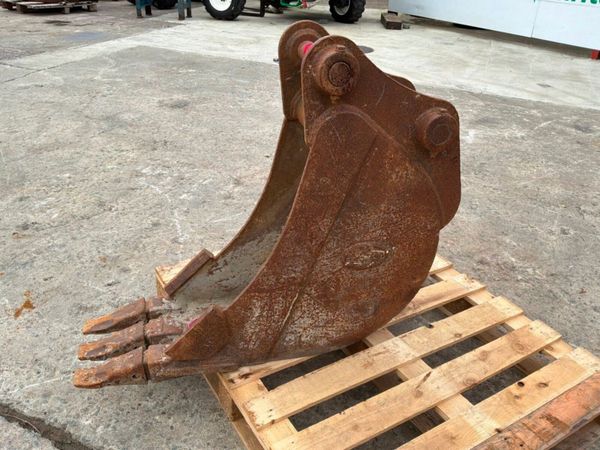 12" Strickland digging bucket....50mm pins....250k 398532858