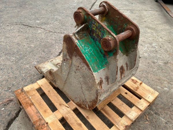 24" gummy edge digging bucket.......50mm pins..... 398532831