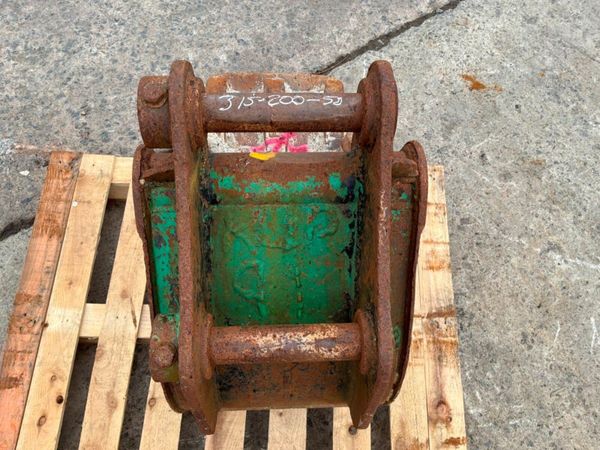 18" Strickland digging bucket.......50mm pins..... 398532994