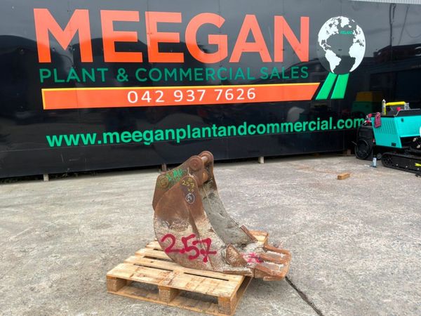 18" Strickland digging bucket.......50mm pins..... 398532907