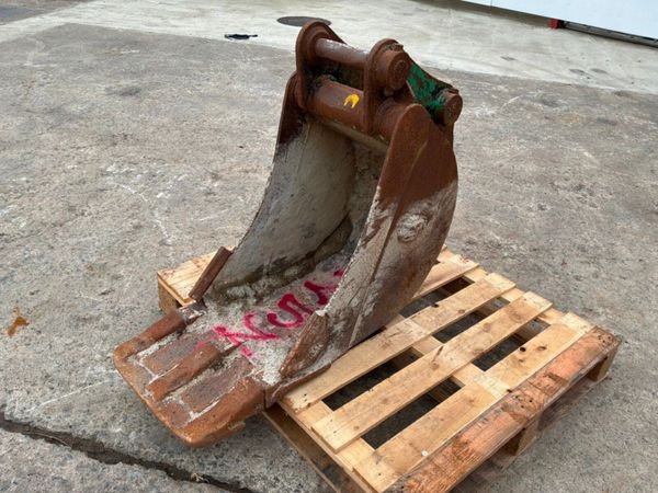 18" Strickland digging bucket.......50mm pins..... 398532920