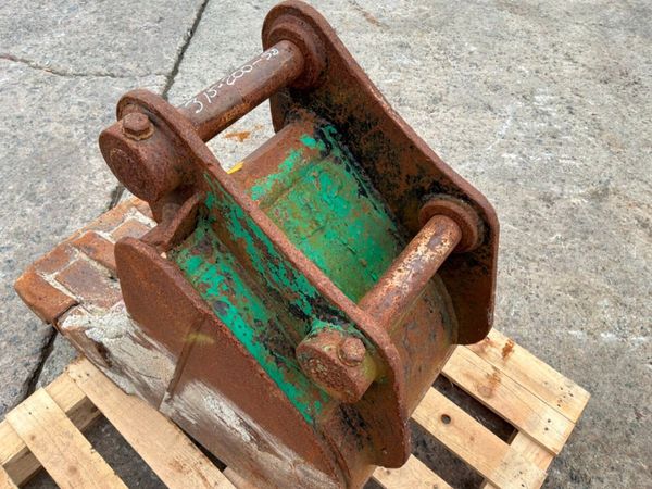 18" Strickland digging bucket.......50mm pins..... 398533003