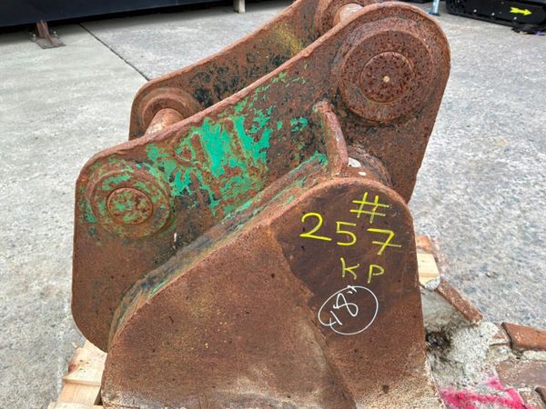 18" Strickland digging bucket.......50mm pins..... 398533019