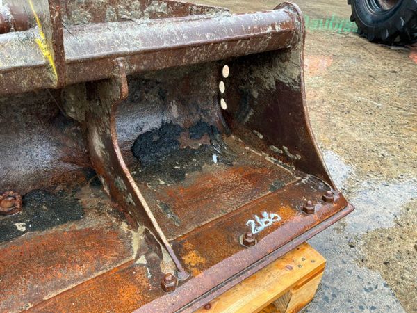 60" Rhinox grading bucket......50mm pins   266kp 398652667