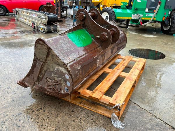 60" Rhinox grading bucket......50mm pins   266kp 398652670