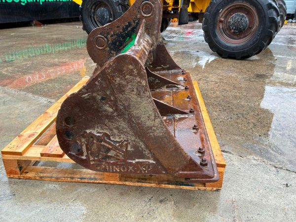 60" Rhinox grading bucket......50mm pins   266kp 398652672