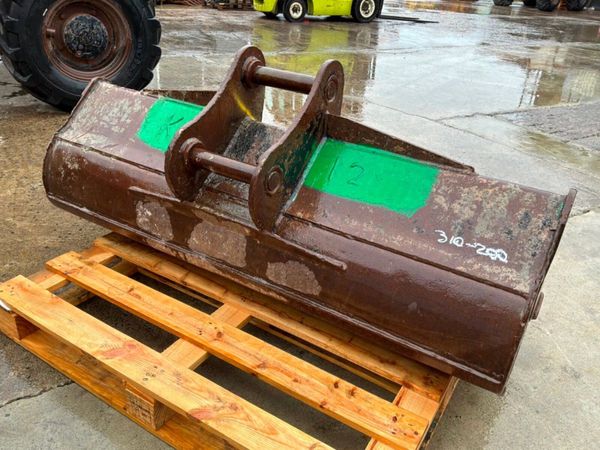 60" Rhinox grading bucket......50mm pins   266kp 398652674