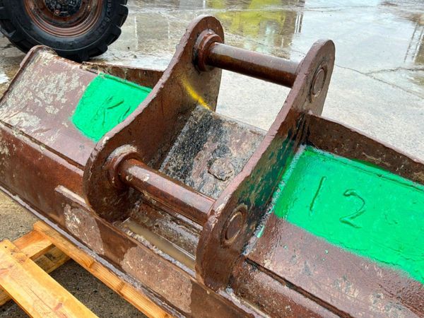 60" Rhinox grading bucket......50mm pins   266kp 398652676