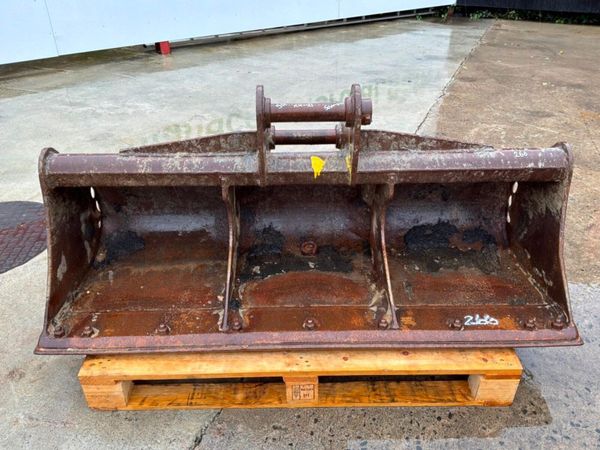 60" Rhinox grading bucket......50mm pins   266kp 398652679