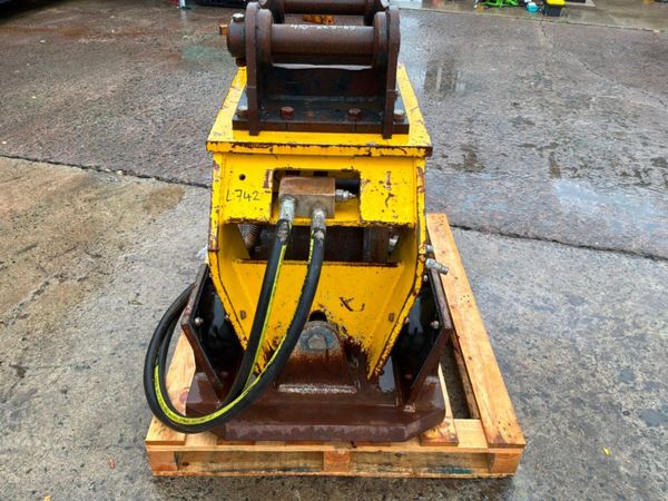 Atlas Copco HC 850 Wacker plate......65mm cradle.. 398685499