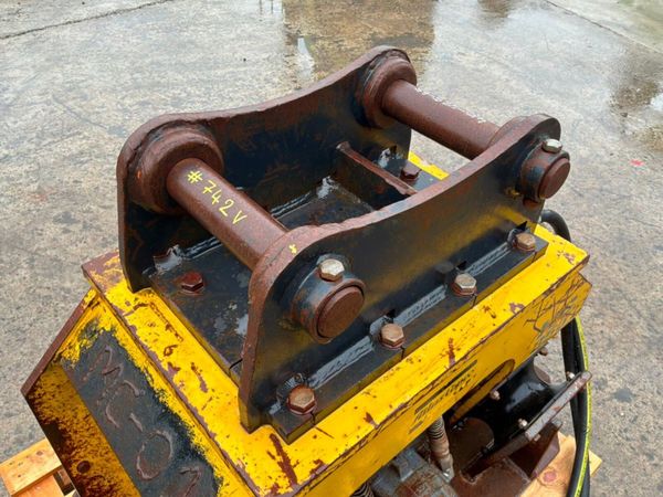 Atlas Copco HC 850 Wacker plate......65mm cradle.. 398685511