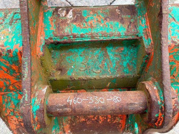 40" digging bucket.......80mm pins / 20 tonne   32 398629044
