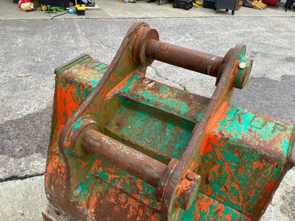 40" digging bucket.......80mm pins / 20 tonne   32 398629045
