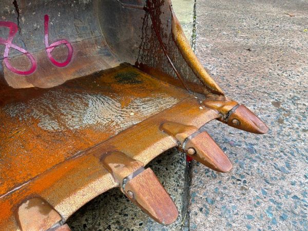 48" Scoop digging bucket......65mm pins.....286kp. 398629054