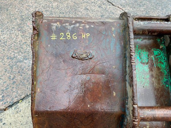 48" Scoop digging bucket......65mm pins.....286kp. 398629063