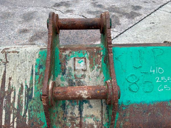 48" Geith digging bucket......65mm pin........290k 398629102