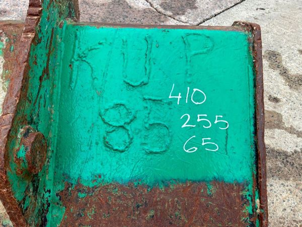 48" Geith digging bucket......65mm pin........290k 398629107