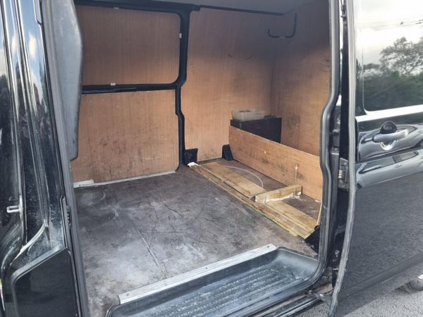 Volkswagen Transporter 2020 398630859