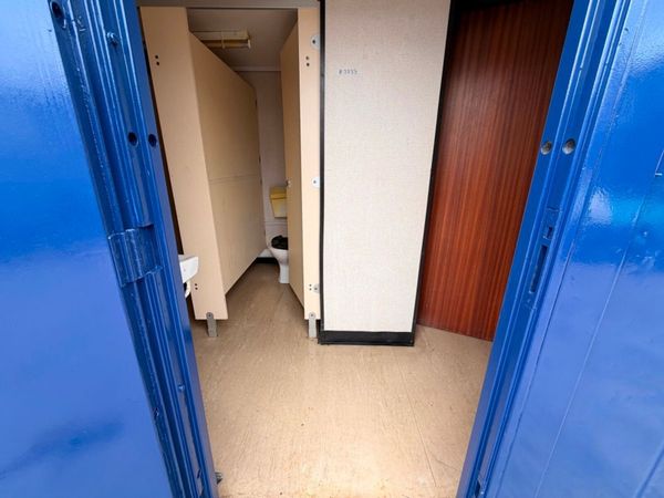 16.5ft x 9ft Male & Female Toilet Block ....3733 398788972