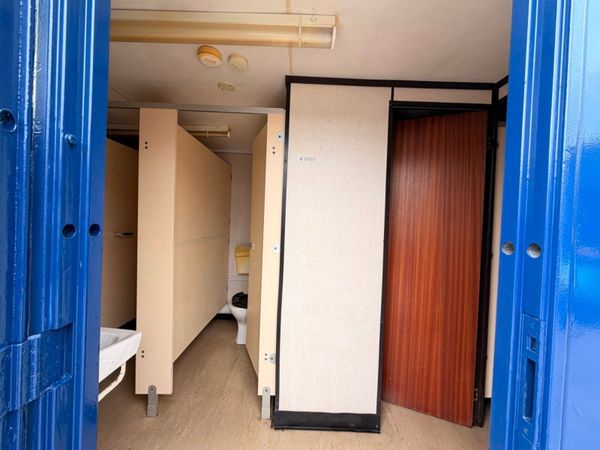 16.5ft x 9ft Male & Female Toilet Block ....3733 398788973