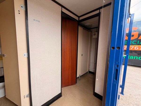 16.5ft x 9ft Male & Female Toilet Block ....3733 398788975