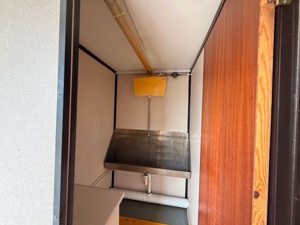 16.5ft x 9ft Male & Female Toilet Block ....3733 398788977