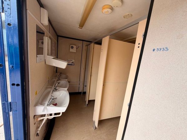 16.5ft x 9ft Male & Female Toilet Block ....3733 398788980