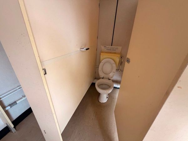 16.5ft x 9ft Male & Female Toilet Block ....3733 398788987