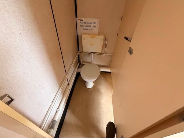 16.5ft x 9ft Male & Female Toilet Block ....3733 398788992