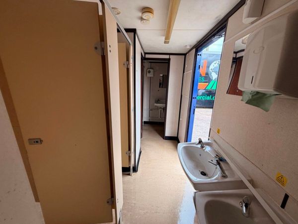 16.5ft x 9ft Male & Female Toilet Block ....3733 398788994