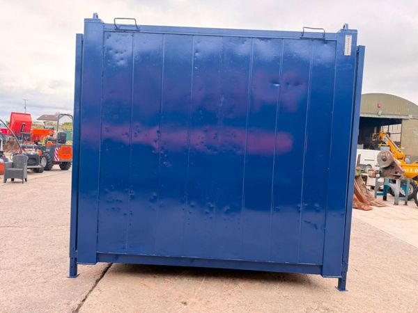 16.5ft x 9ft Male & Female Toilet Block ....3733 398789001