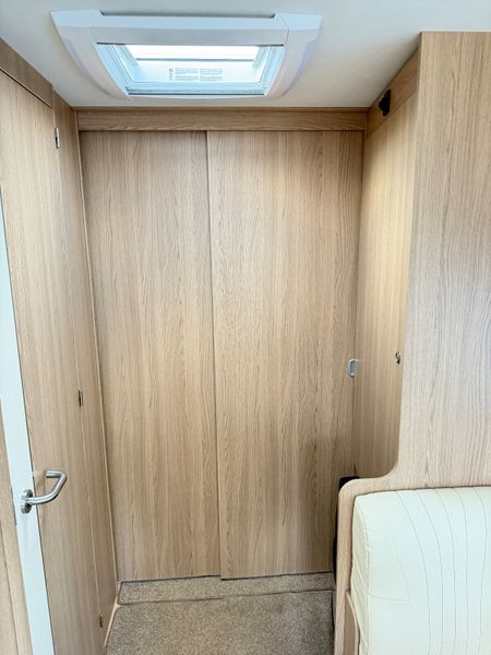 ✨STUNNING 2022 LMC 695 5/6 BERTH ISLAND BED✨ 398707234