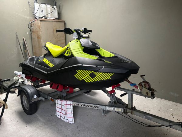 2023 Seadoo Spark Trixx 2 up very low hours 398830168