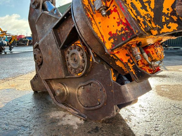 Hydraulic rotating demolition shears...80mm pins.. 399050114