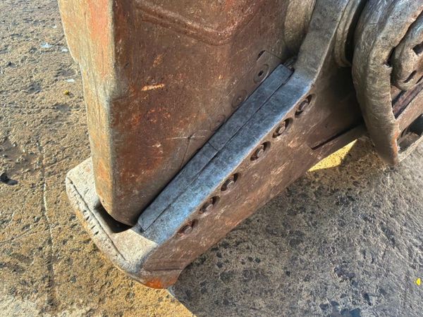 Hydraulic rotating demolition shears...80mm pins.. 399050121