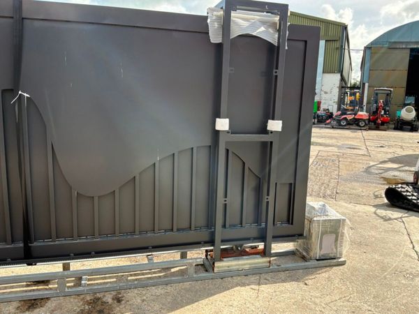 16ft electric / remote sliding entrance gate...... 399050129