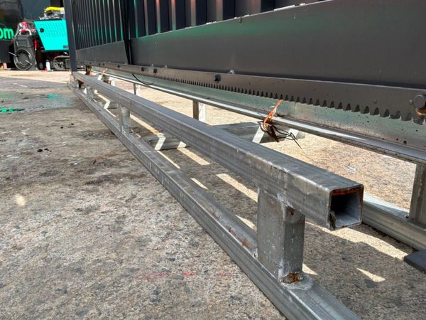 16ft electric / remote sliding entrance gate...... 399050132