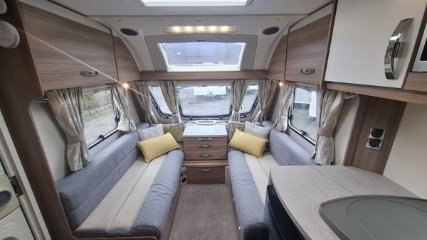 Swift Caernarfon Island Bed Caravan 399155396