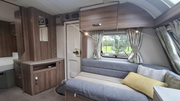 Swift Caernarfon Island Bed Caravan 399155402