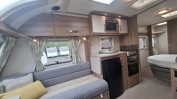 Swift Caernarfon Island Bed Caravan 399155404
