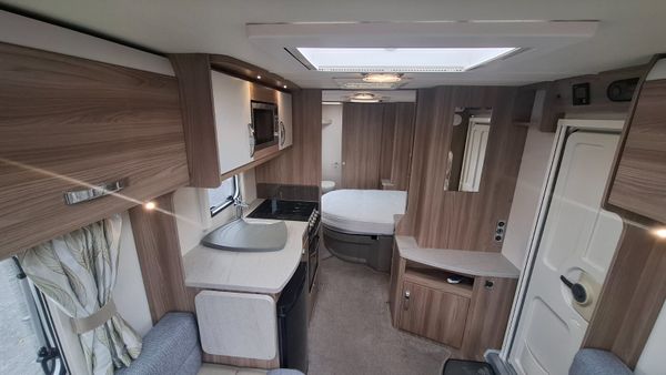 Swift Caernarfon Island Bed Caravan 399155405