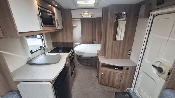 Swift Caernarfon Island Bed Caravan 399155408
