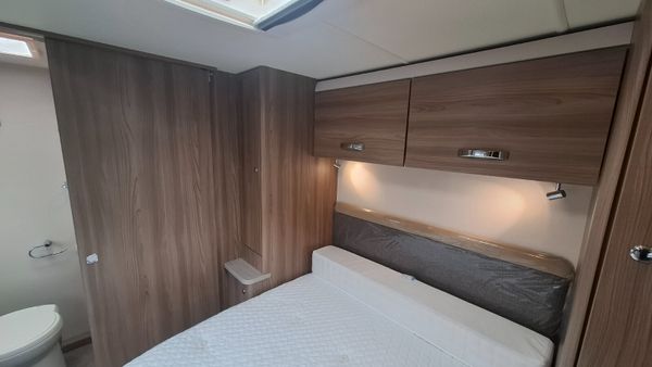 Swift Caernarfon Island Bed Caravan 399155409