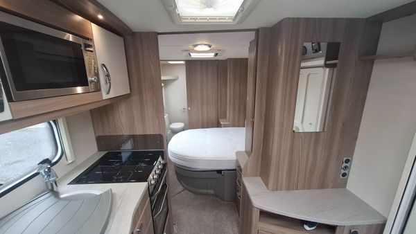 Swift Caernarfon Island Bed Caravan 399155411