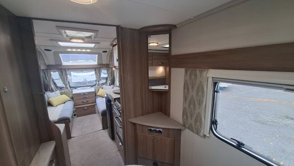Swift Caernarfon Island Bed Caravan 399155414