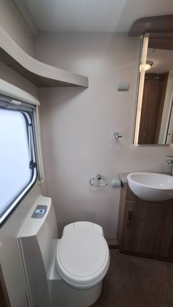 Swift Caernarfon Island Bed Caravan 399155415