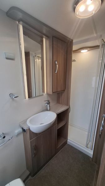 Swift Caernarfon Island Bed Caravan 399155416